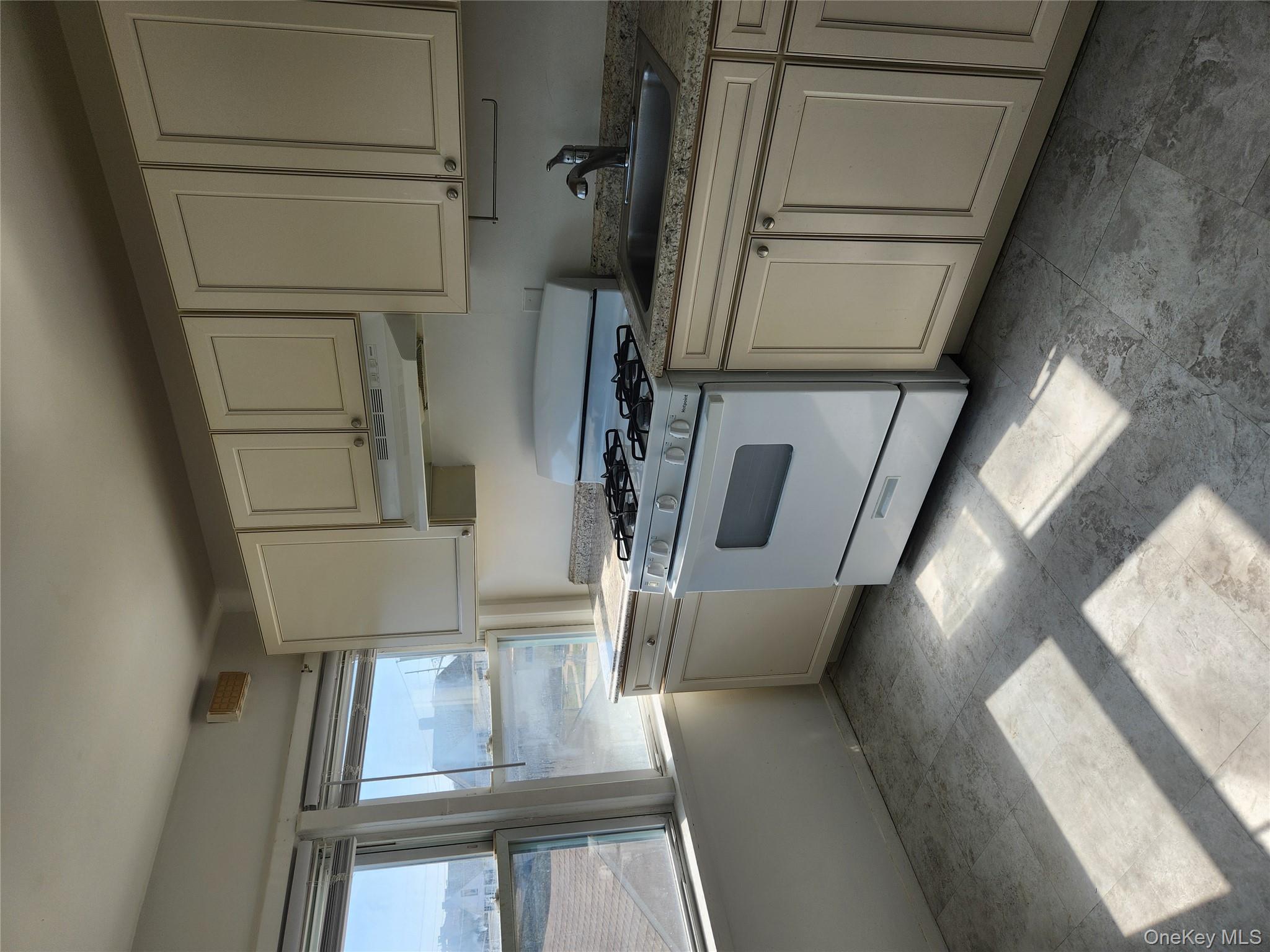 49 Roger Avenue, Inwood, NY 11096