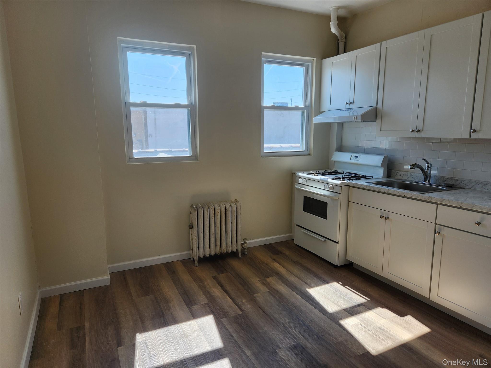 49 Roger Avenue, Inwood, NY 11096