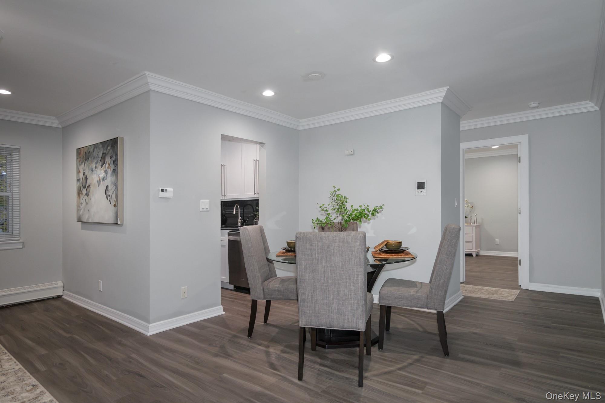 92 South Clinton Avenue # 2H, Bay Shore, NY 11706