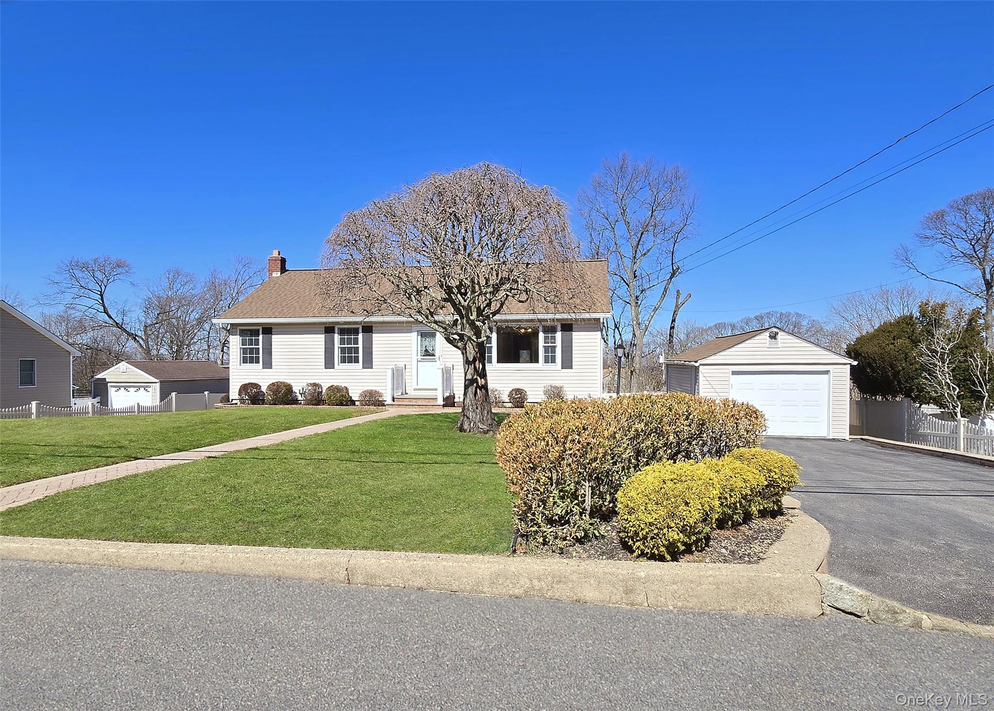 5 Hancock Street, Smithtown, NY 11787