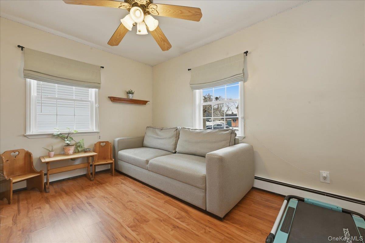 25 Gleaner Lane, Levittown, NY 11756