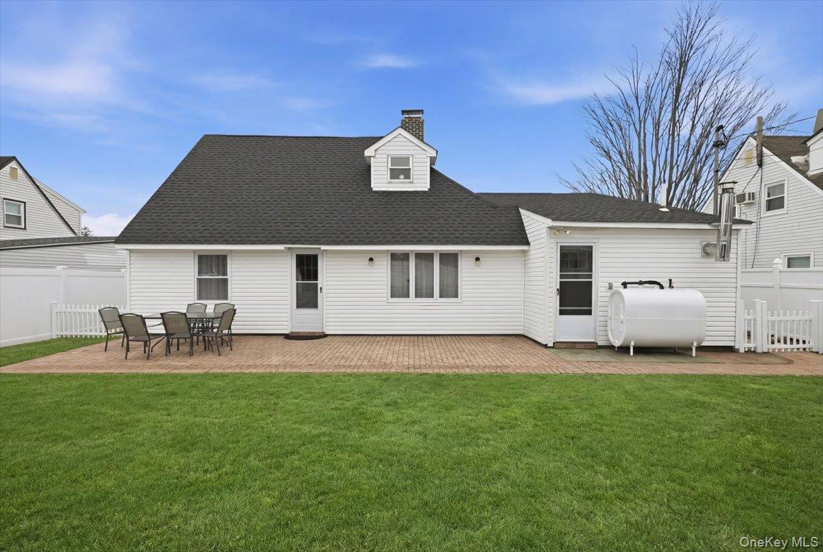 25 Gleaner Lane, Levittown, NY 11756