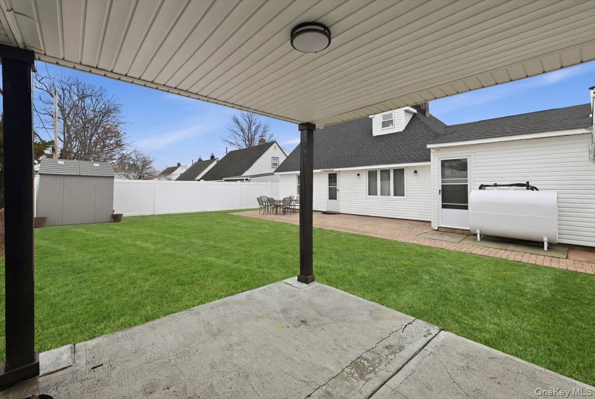 25 Gleaner Lane, Levittown, NY 11756