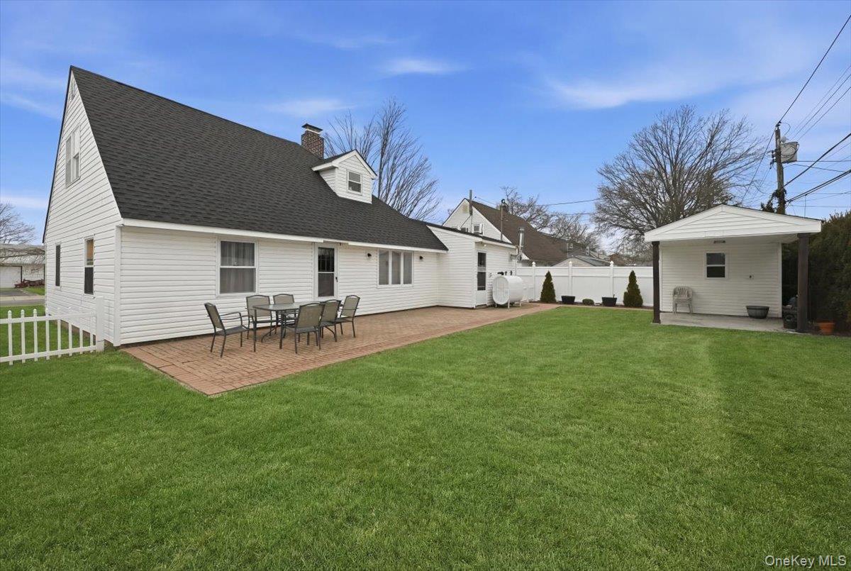 25 Gleaner Lane, Levittown, NY 11756