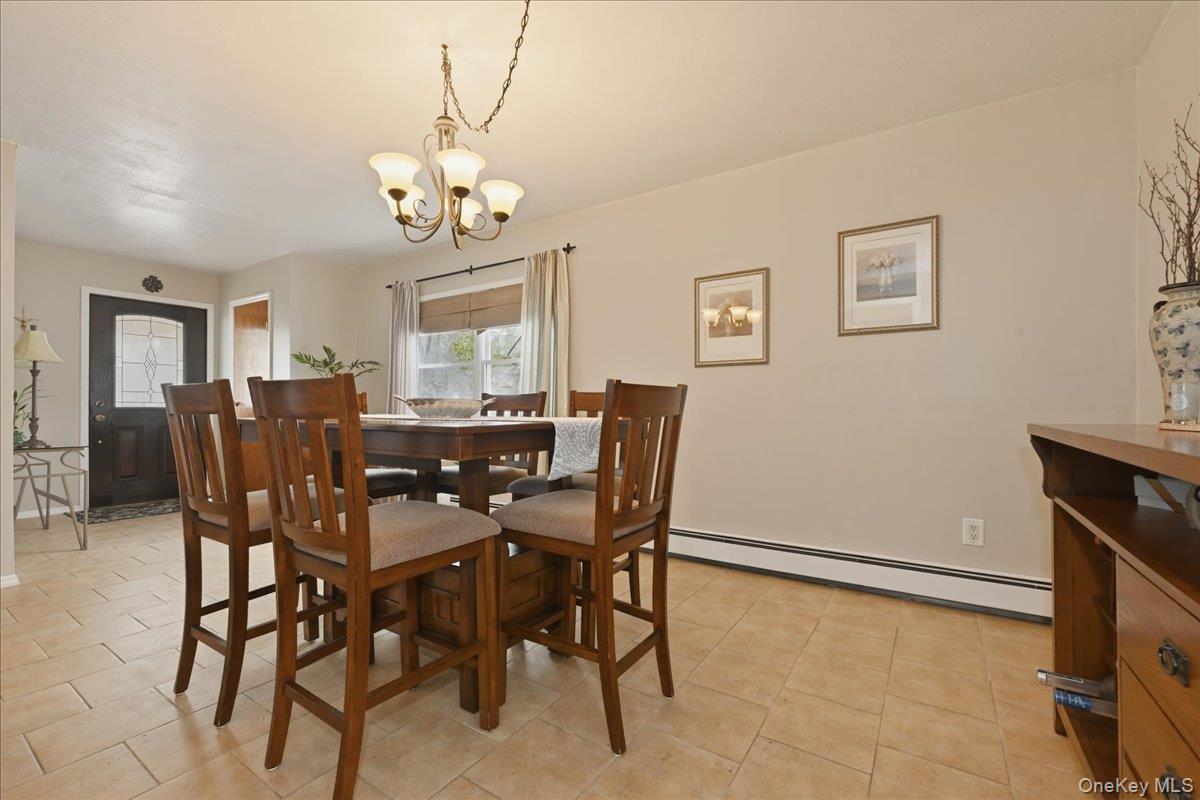 25 Gleaner Lane, Levittown, NY 11756