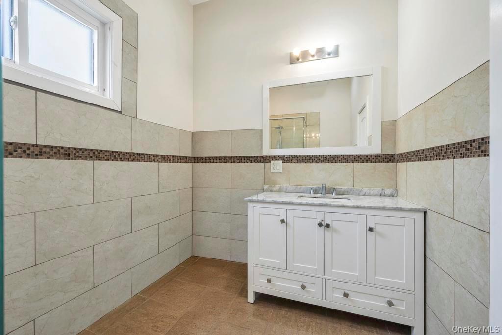 25 Virginia Avenue, Plainview, NY 11803