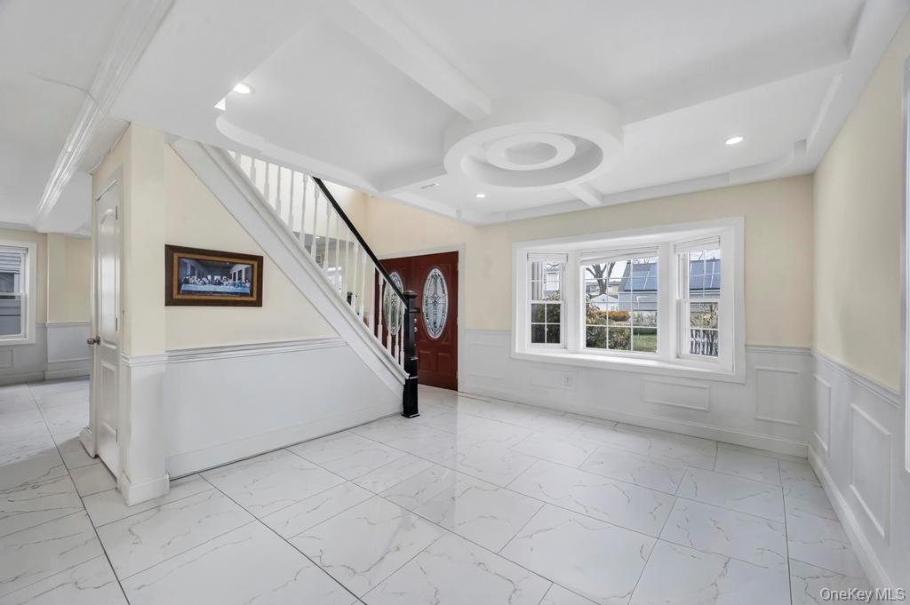 25 Virginia Avenue, Plainview, NY 11803