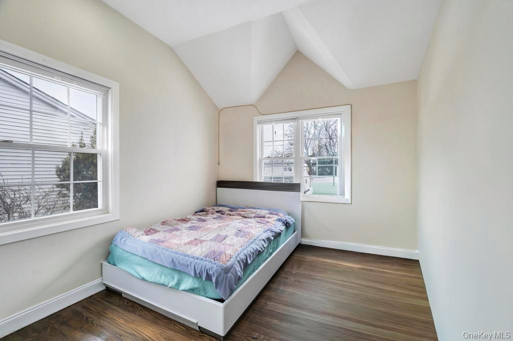 25 Virginia Avenue, Plainview, NY 11803