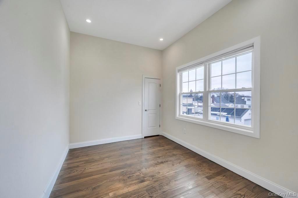 25 Virginia Avenue, Plainview, NY 11803