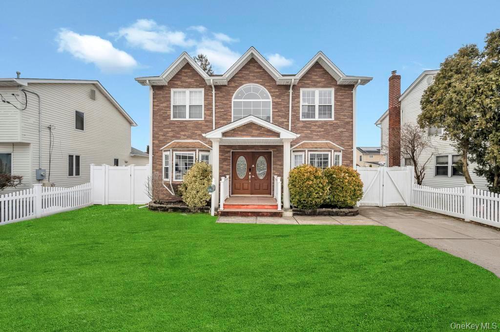 25 Virginia Avenue, Plainview, NY 11803