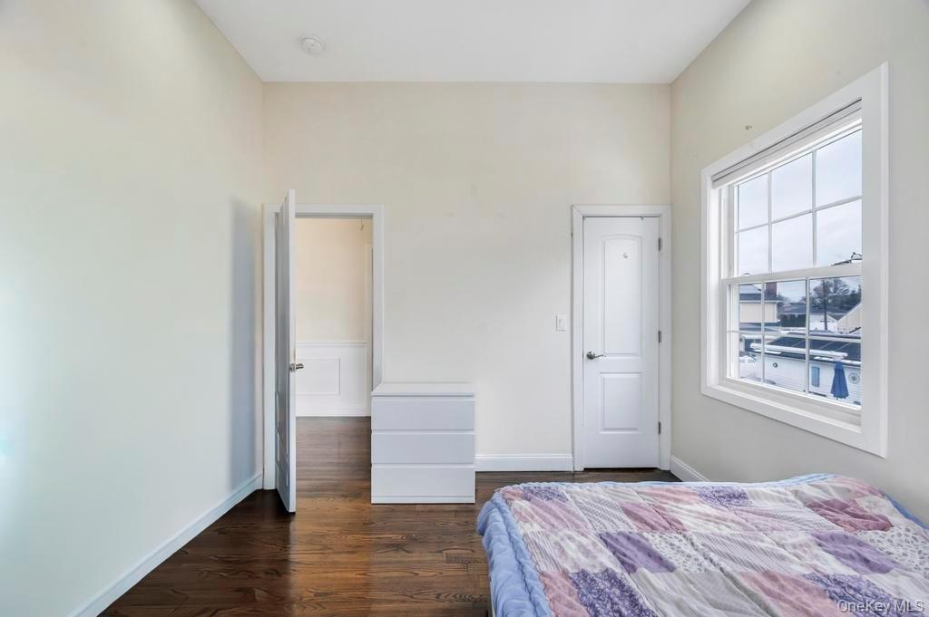 25 Virginia Avenue, Plainview, NY 11803