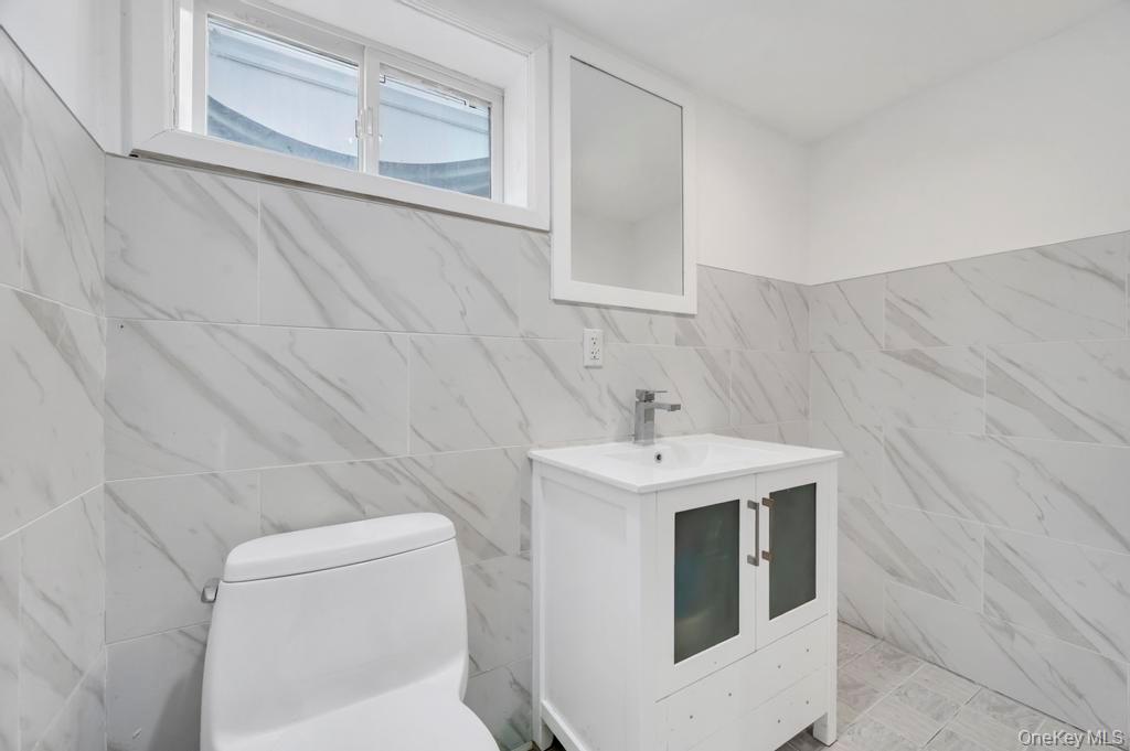 25 Virginia Avenue, Plainview, NY 11803