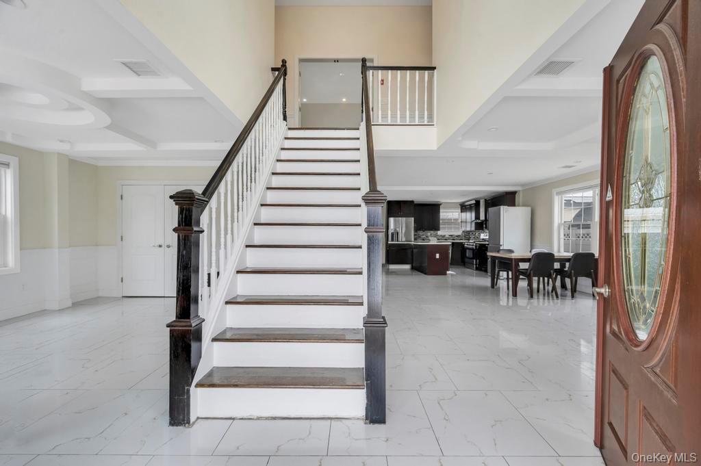 25 Virginia Avenue, Plainview, NY 11803