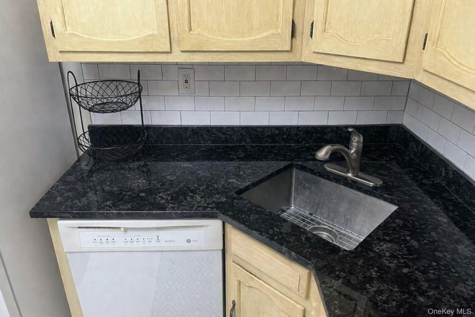 395 Woodbridge Drive # C, Ridge, NY 11961