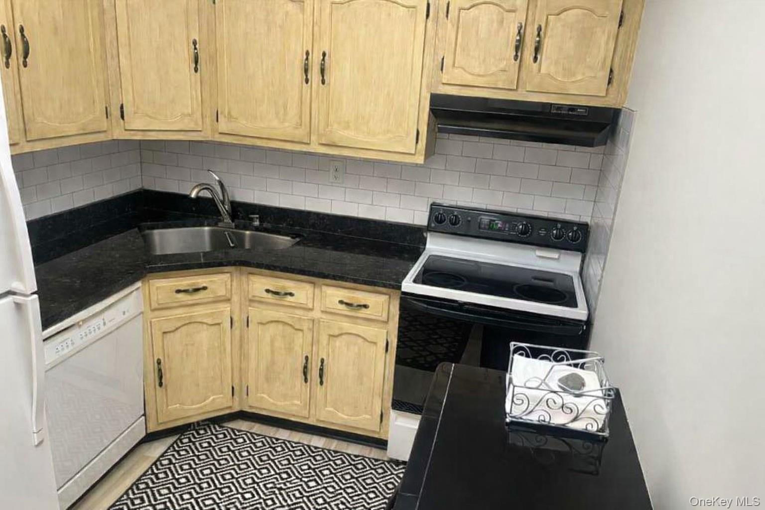 395 Woodbridge Drive # C, Ridge, NY 11961