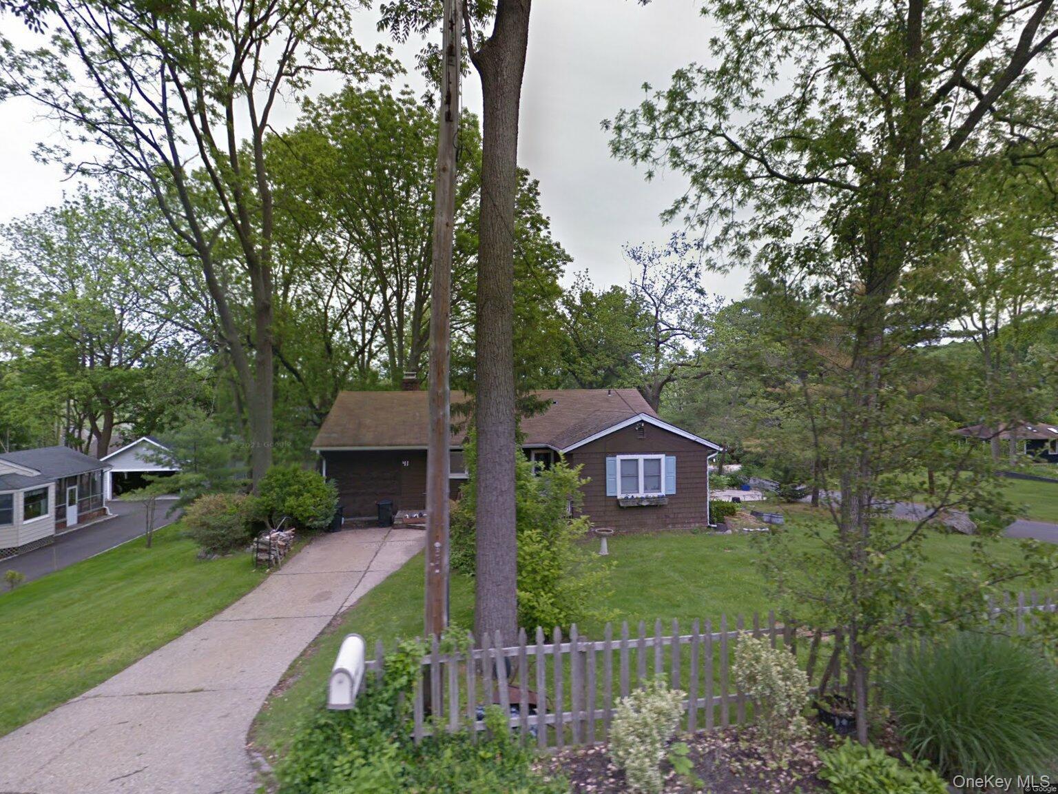 41 Lakeside Drive, Centerport, NY 11721