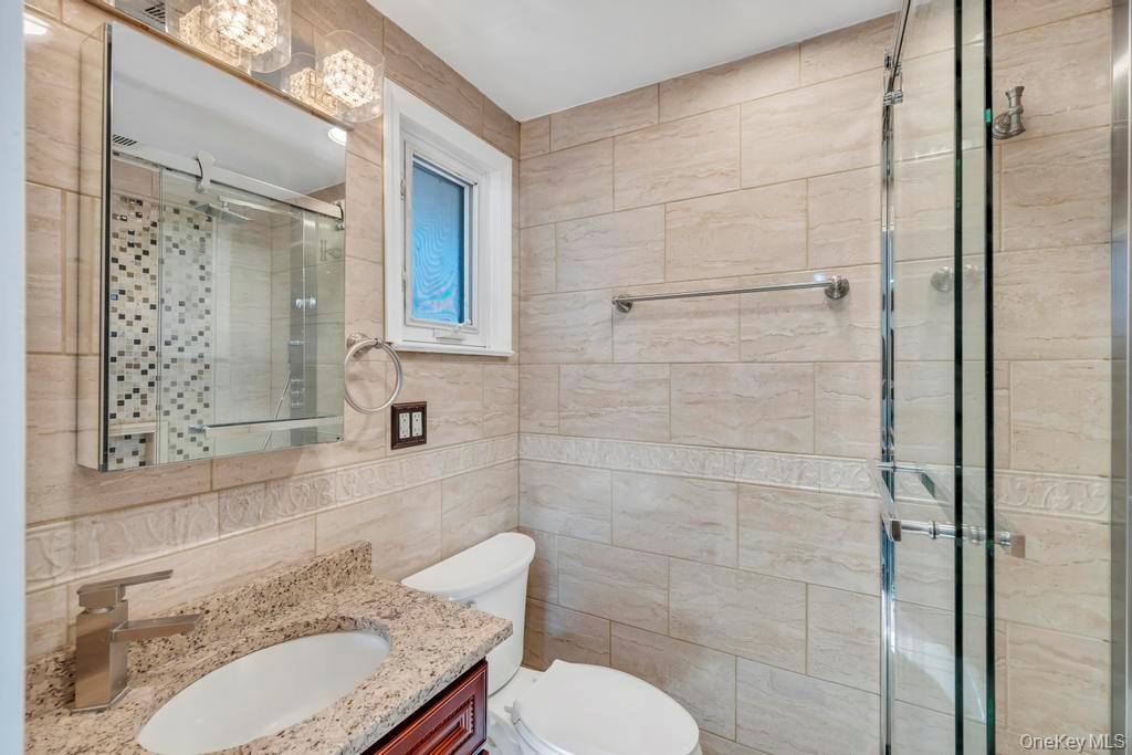 16 Phipps Lane, Plainview, NY 11803