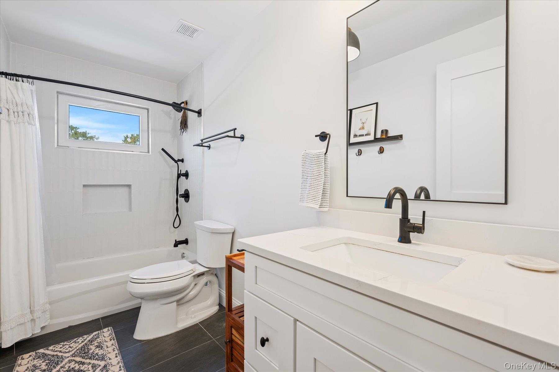 660 Sutton Place, Greenport, NY 11944