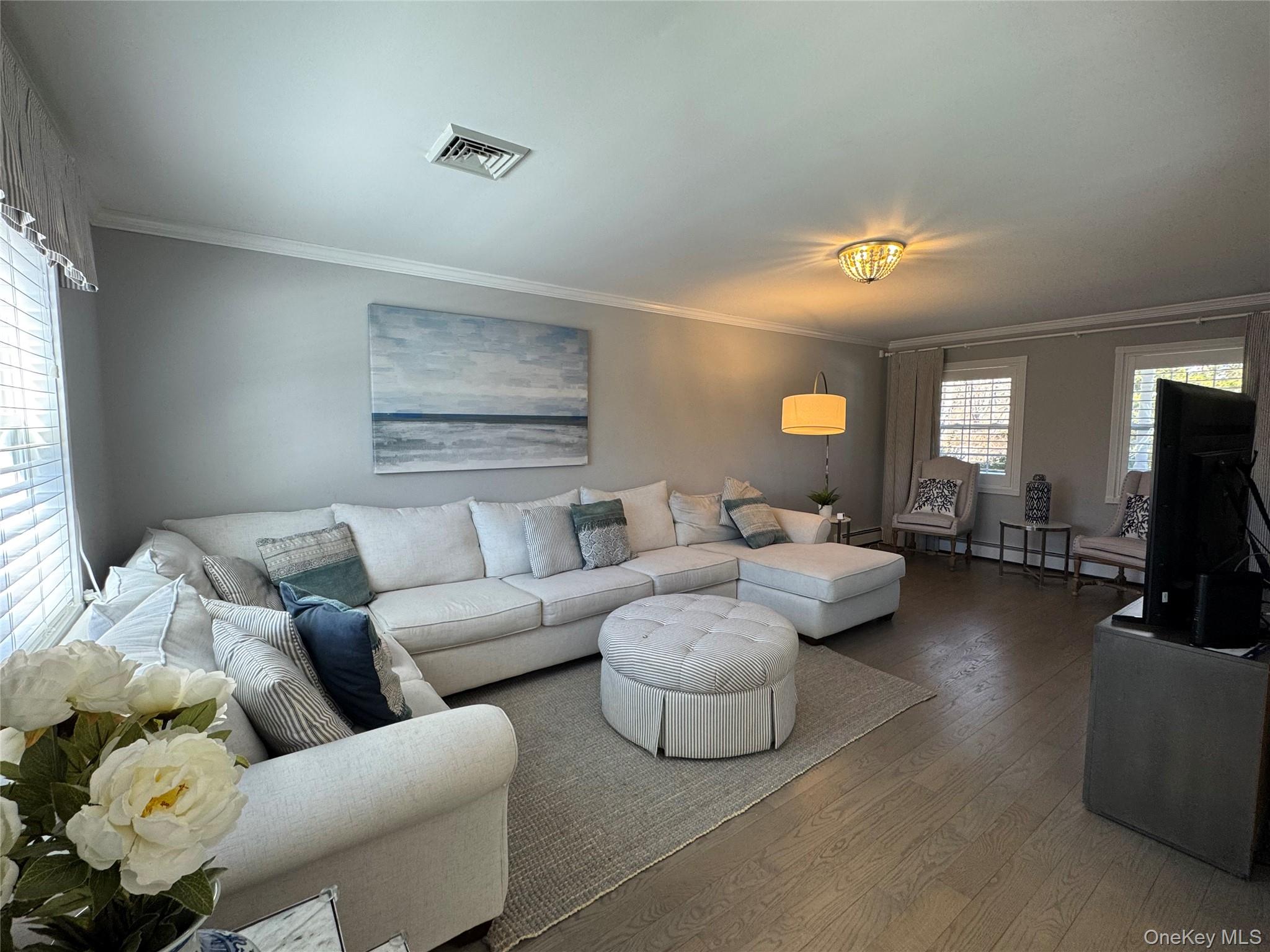 20 Jennifers Path, Westhampton Beach, NY 11978