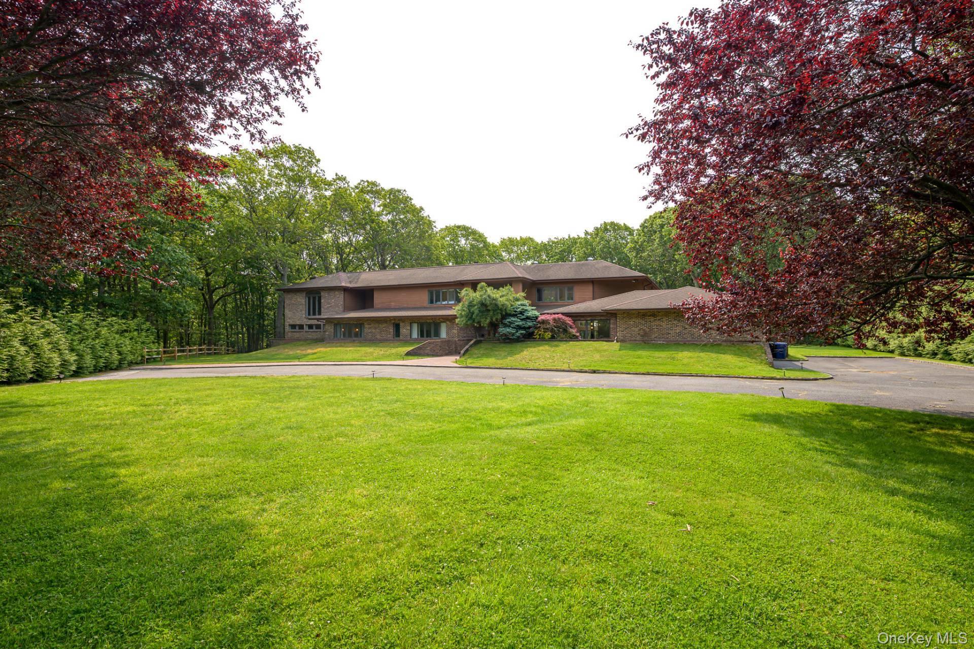 27 Realnautic Court, Hampton Bays, NY 11946