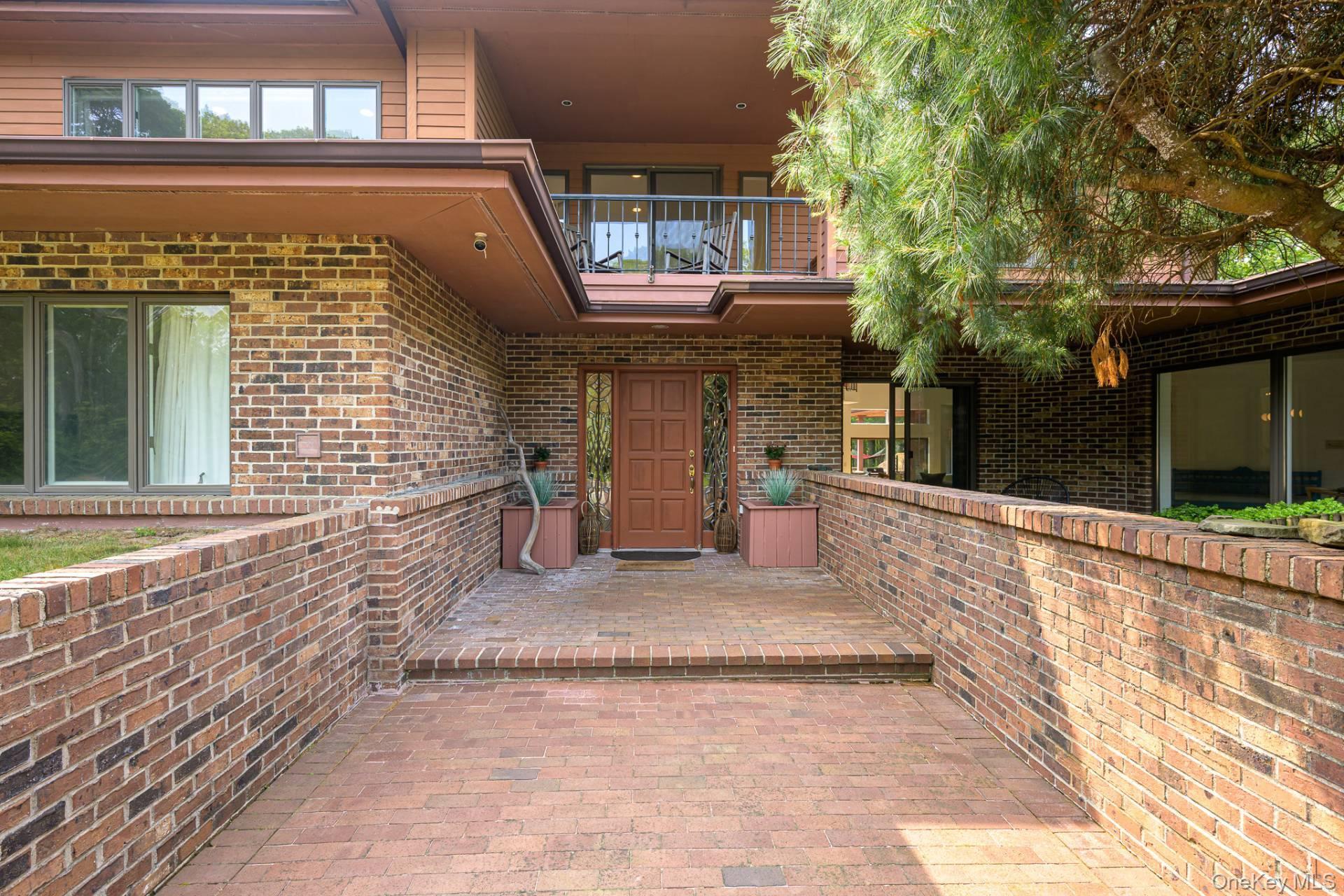 27 Realnautic Court, Hampton Bays, NY 11946