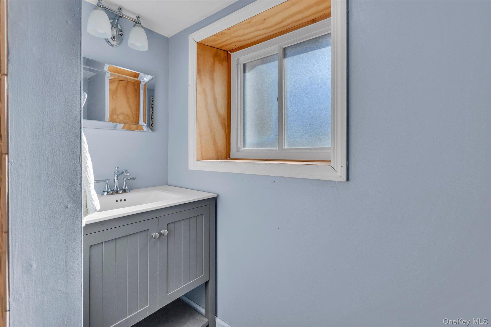 351 Venetian Boulevard, Lindenhurst, NY 11757