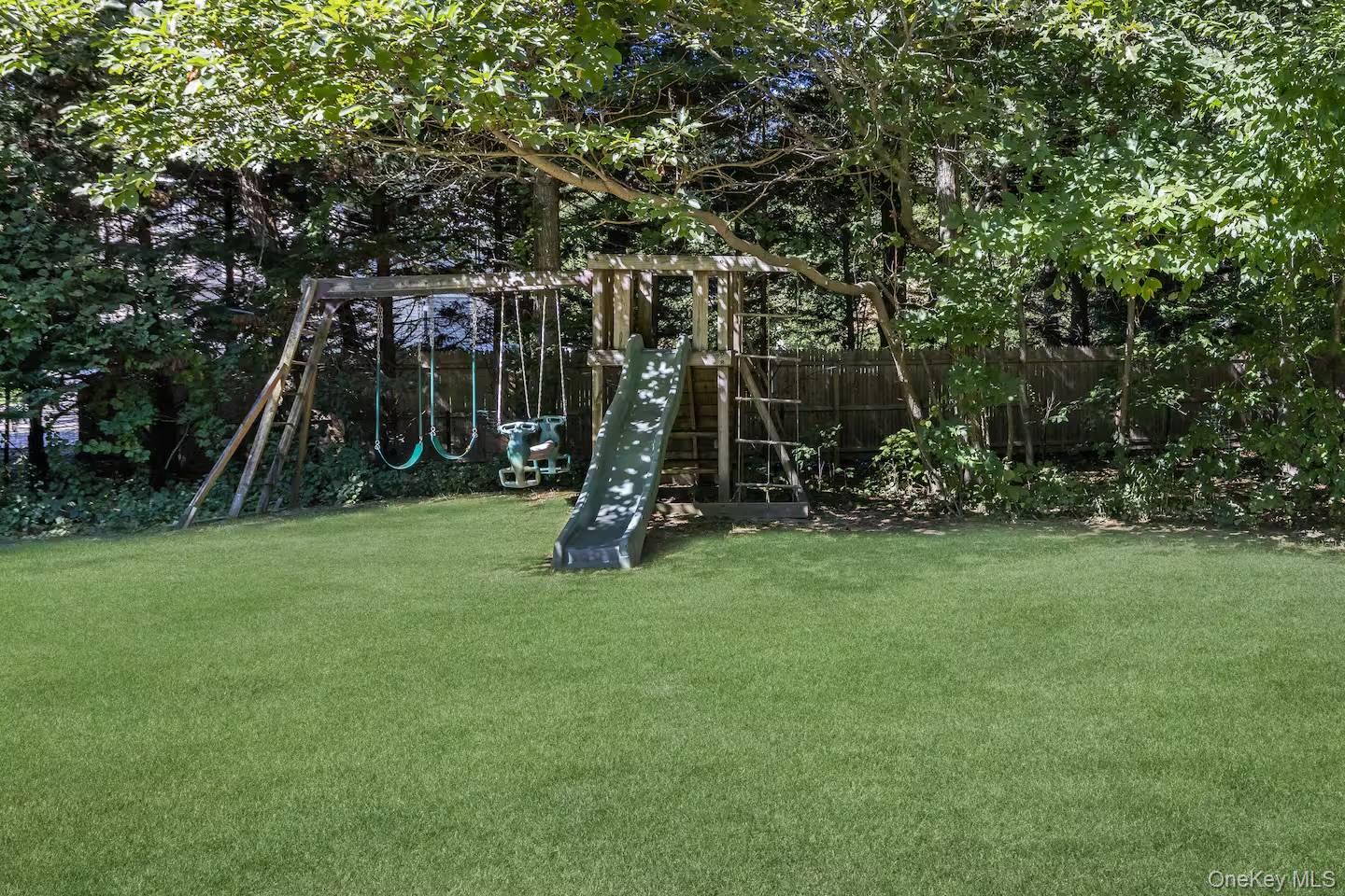 2 Issacs Path, East Hampton, NY 11937