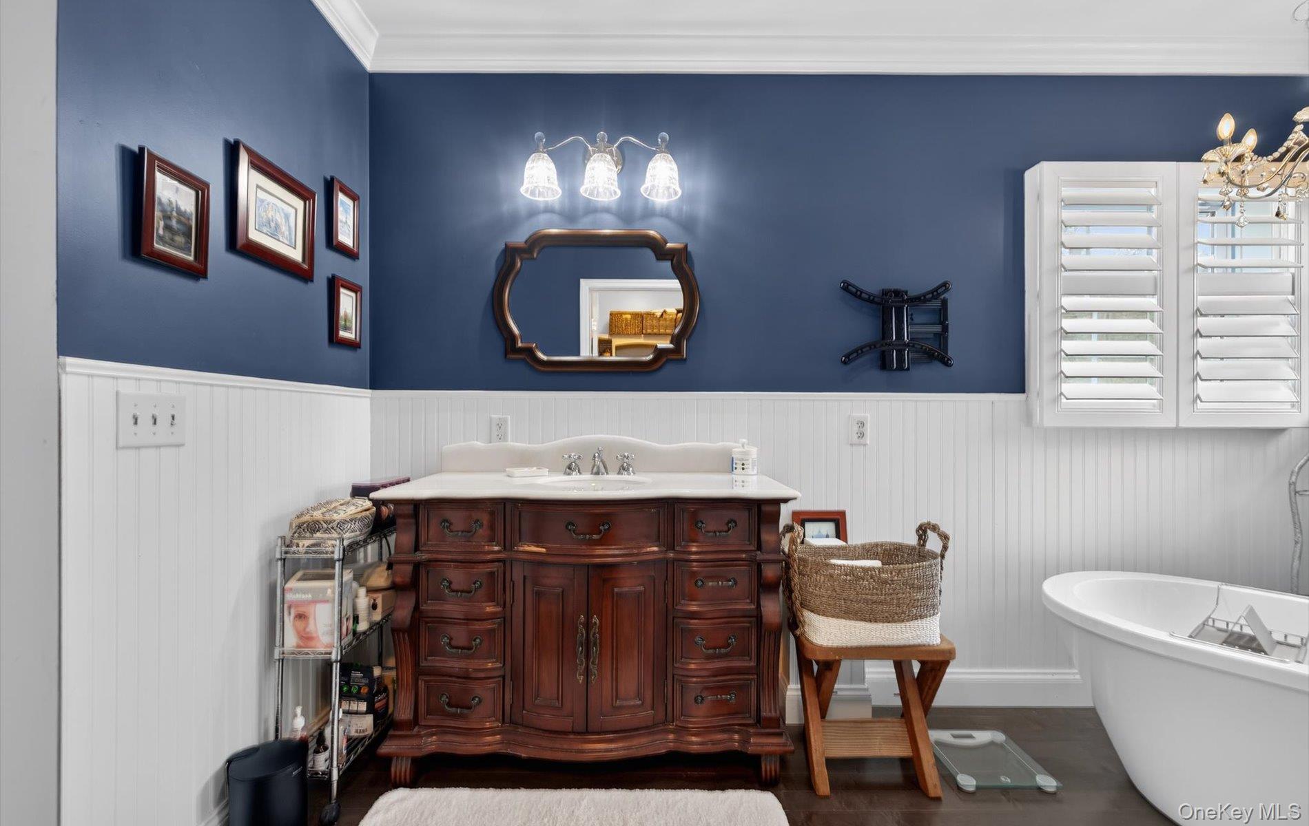 108 Awixa Avenue, Bay Shore, NY 11706