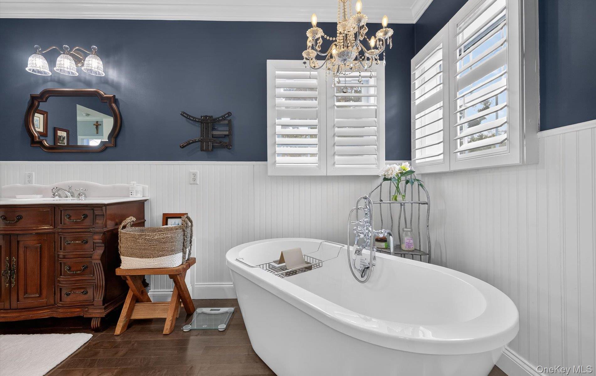 108 Awixa Avenue, Bay Shore, NY 11706