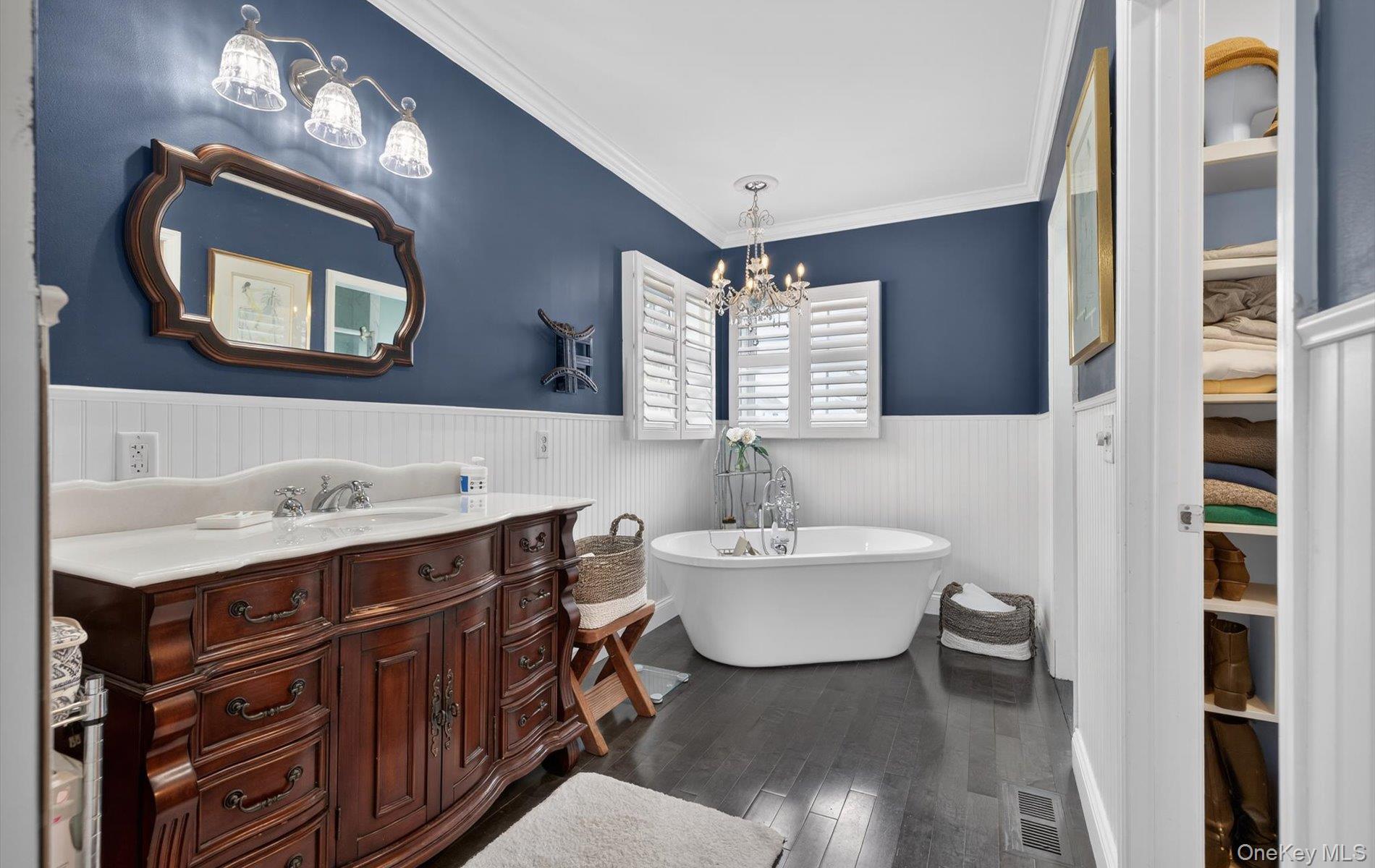 108 Awixa Avenue, Bay Shore, NY 11706