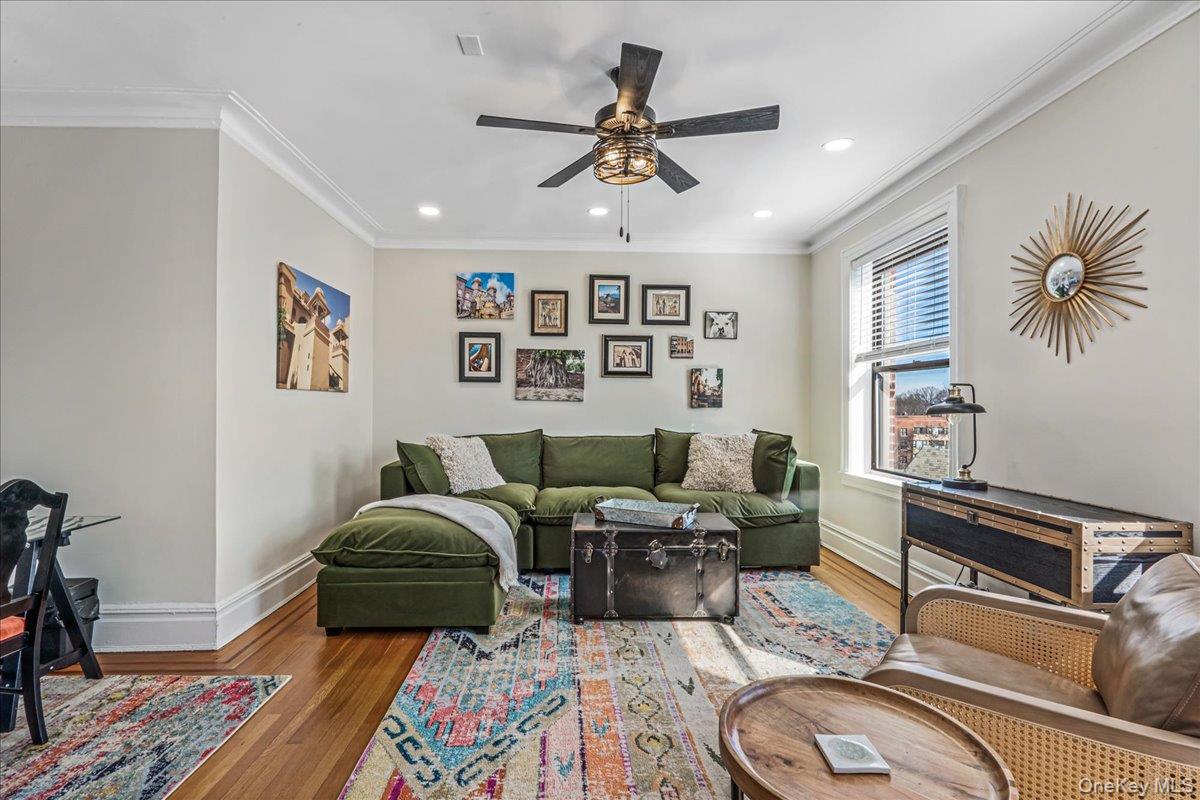 37 Brompton Road # 6D, Great Neck, NY 11021