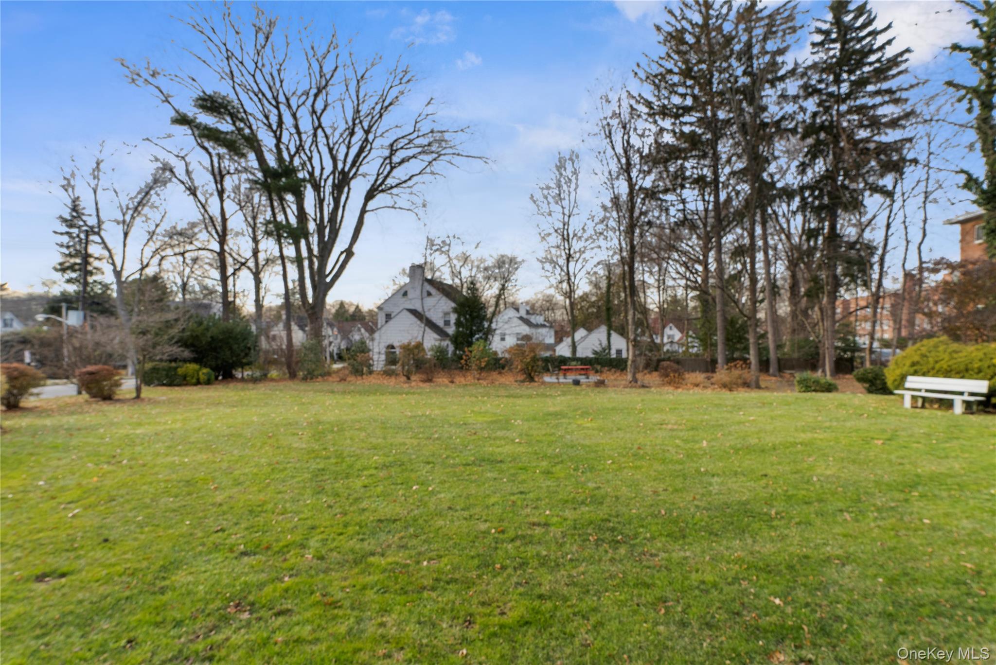 37 Brompton Road # 6D, Great Neck, NY 11021