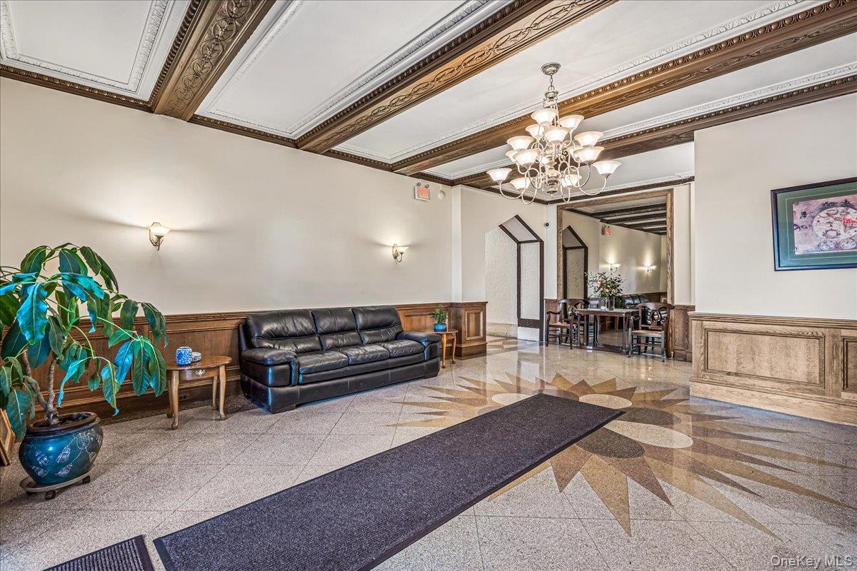 37 Brompton Road # 6D, Great Neck, NY 11021