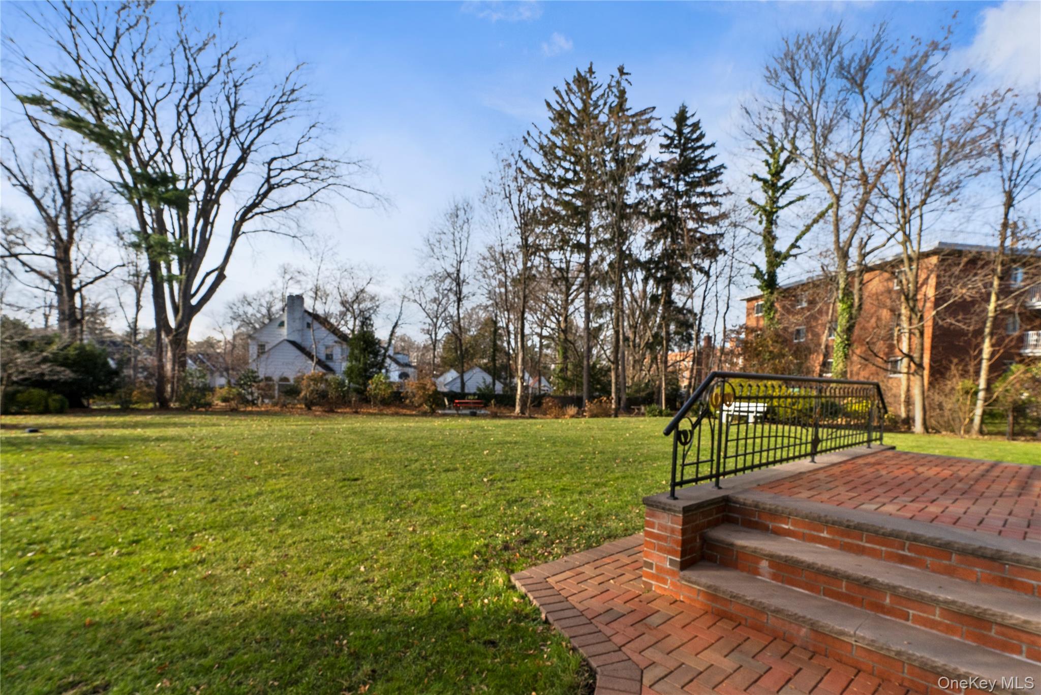 37 Brompton Road # 6D, Great Neck, NY 11021