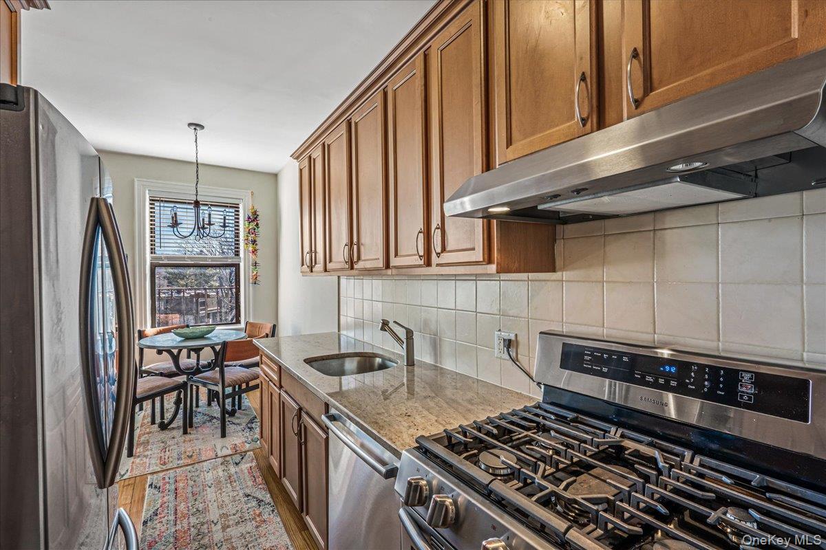 37 Brompton Road # 6D, Great Neck, NY 11021