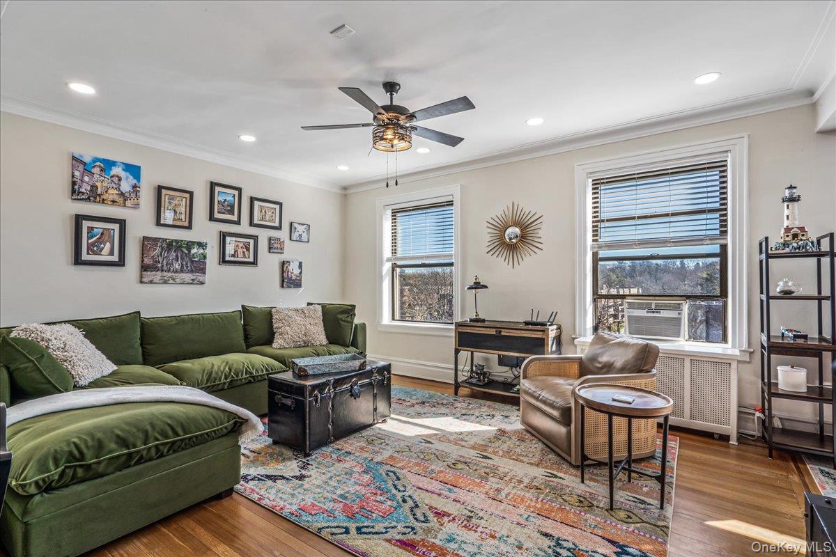 37 Brompton Road # 6D, Great Neck, NY 11021