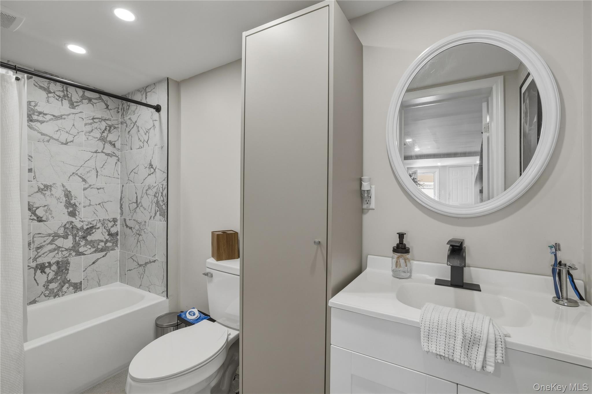 150 N Delaware Avenue, Lindenhurst, NY 11757