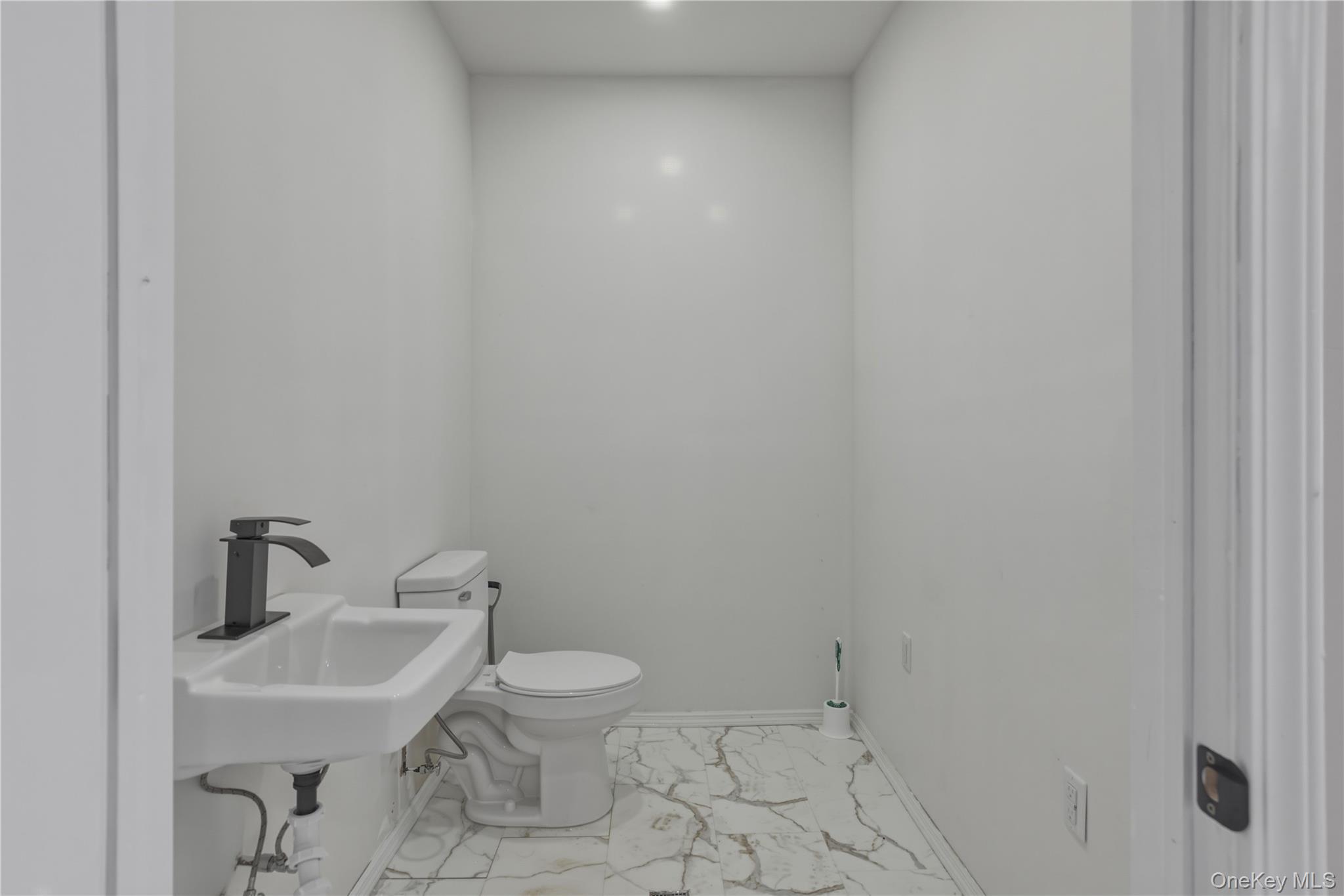 150 N Delaware Avenue, Lindenhurst, NY 11757