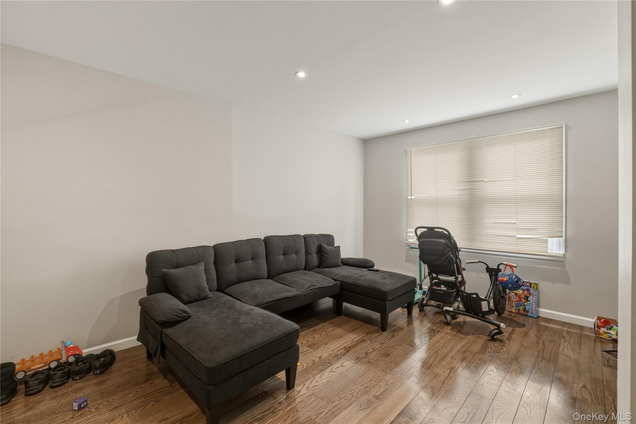 150 N Delaware Avenue, Lindenhurst, NY 11757