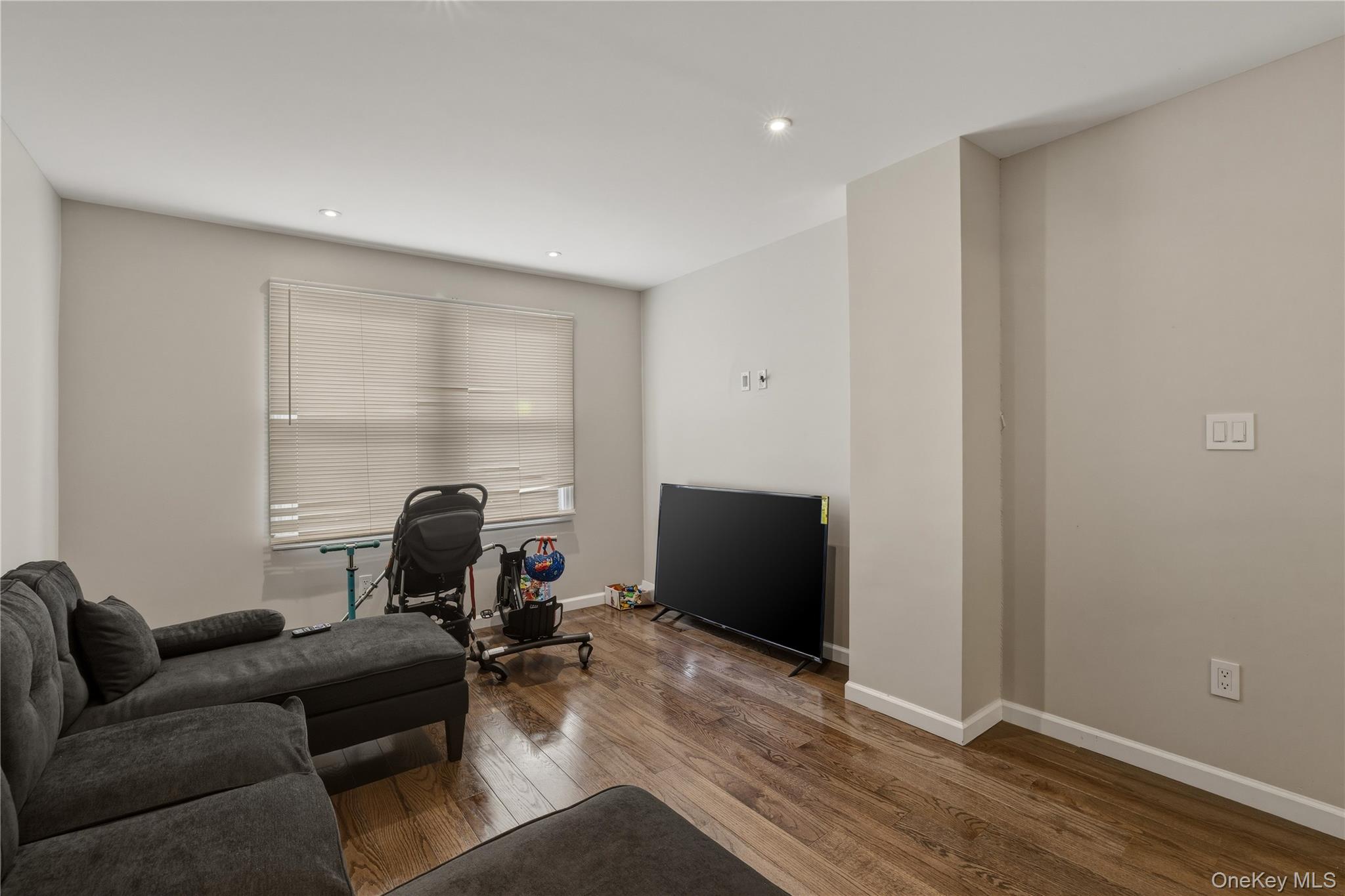 150 N Delaware Avenue, Lindenhurst, NY 11757