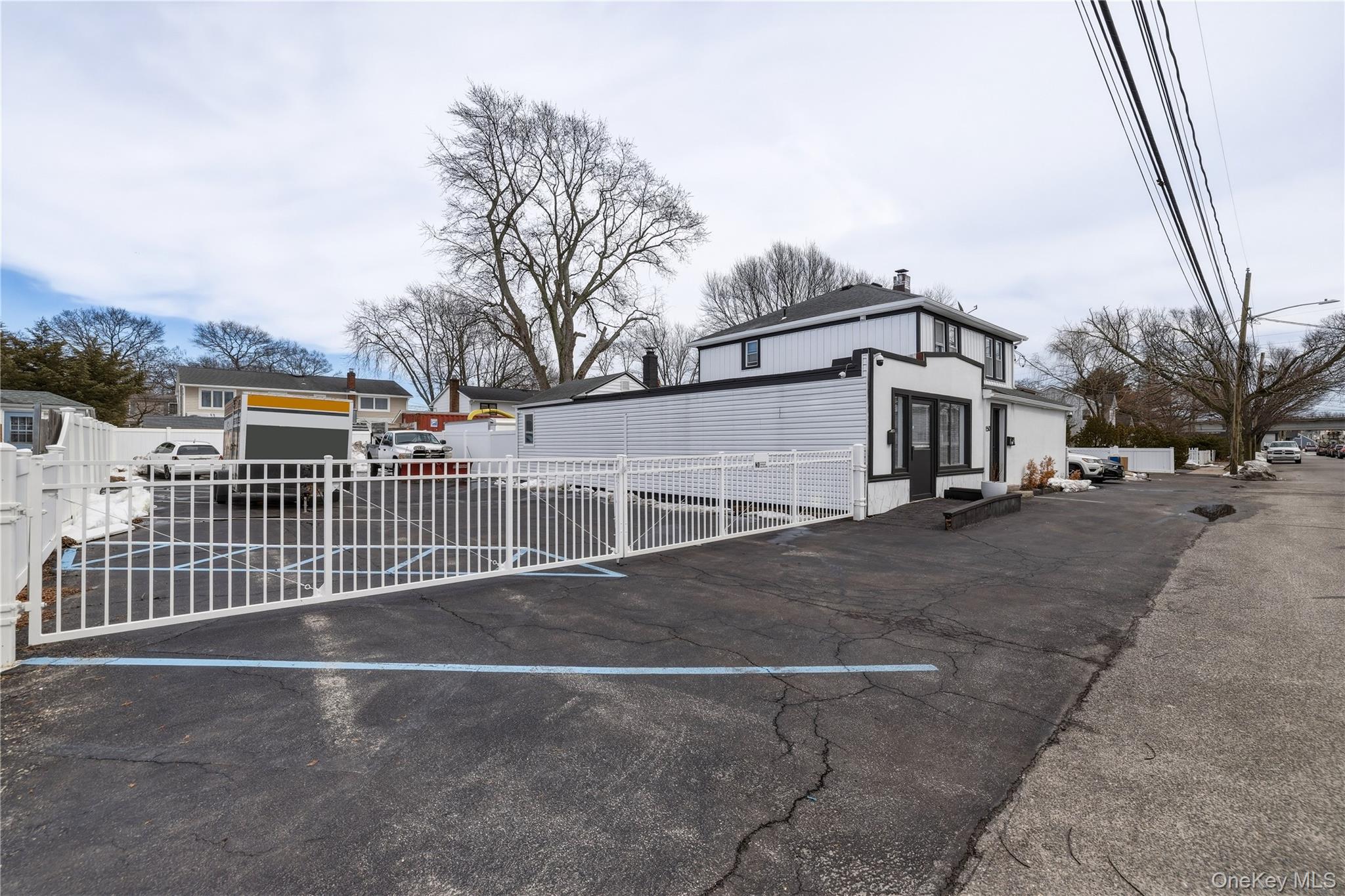 150 N Delaware Avenue, Lindenhurst, NY 11757