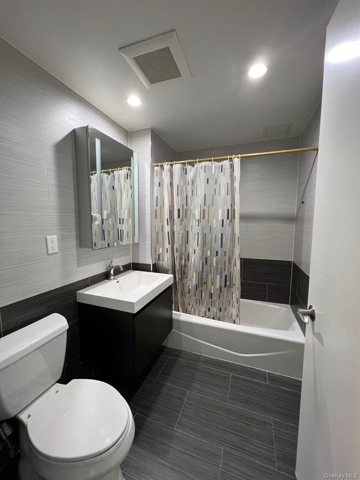 142-38 37th Ave # 4A, Flushing, NY 11354