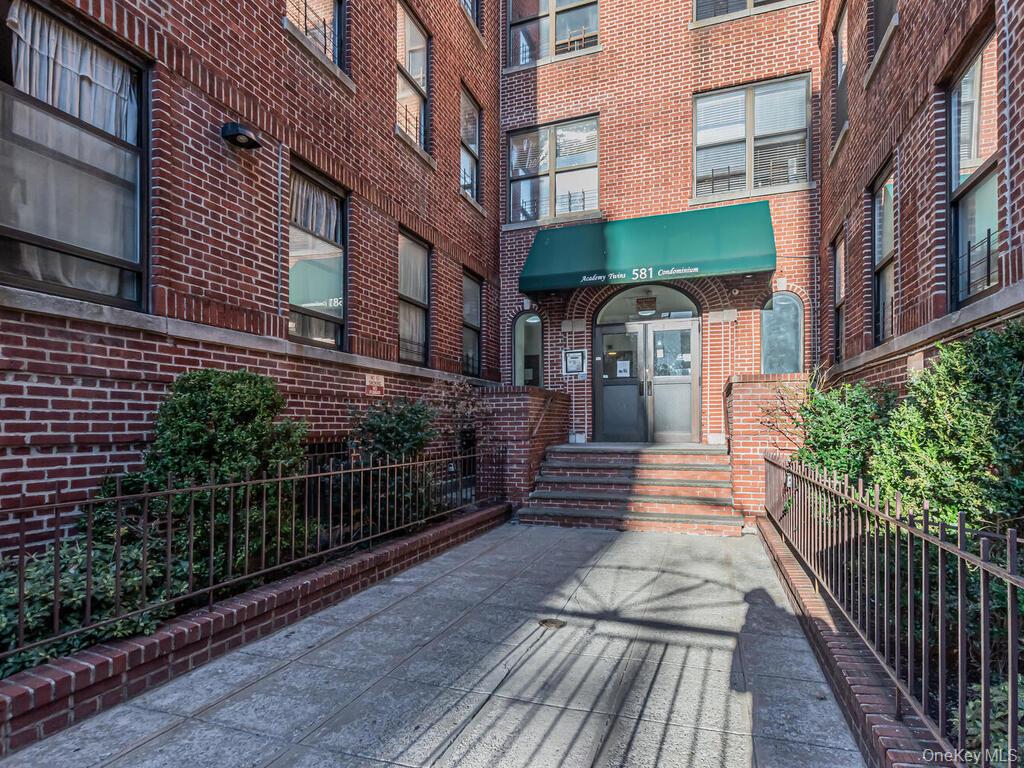 581 Academy Street # GLE, New York (Manhattan), NY 10034