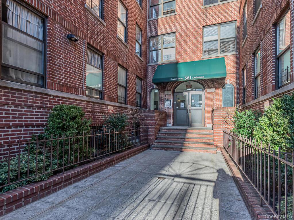 581 Academy Street # GLE, New York (Manhattan), NY 10034