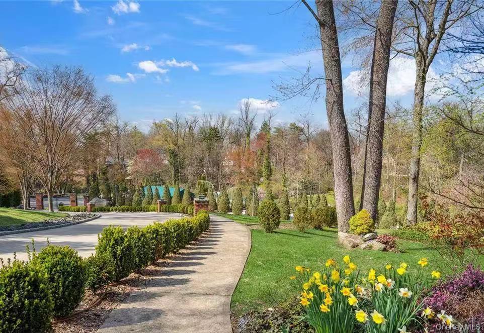 45 Tain Drive, Great Neck, NY 11021