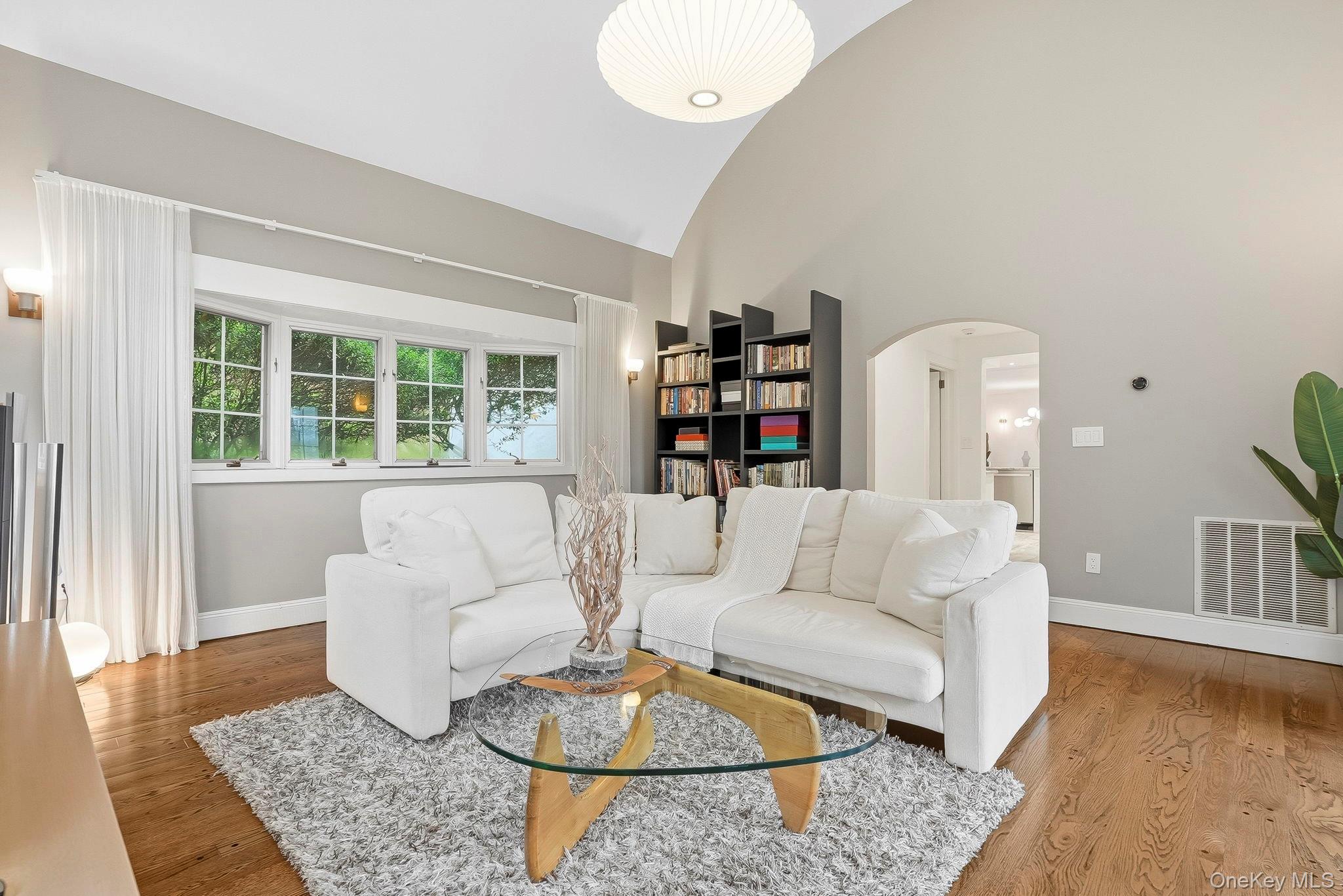 22 Taunton Road, Scarsdale, NY 10583