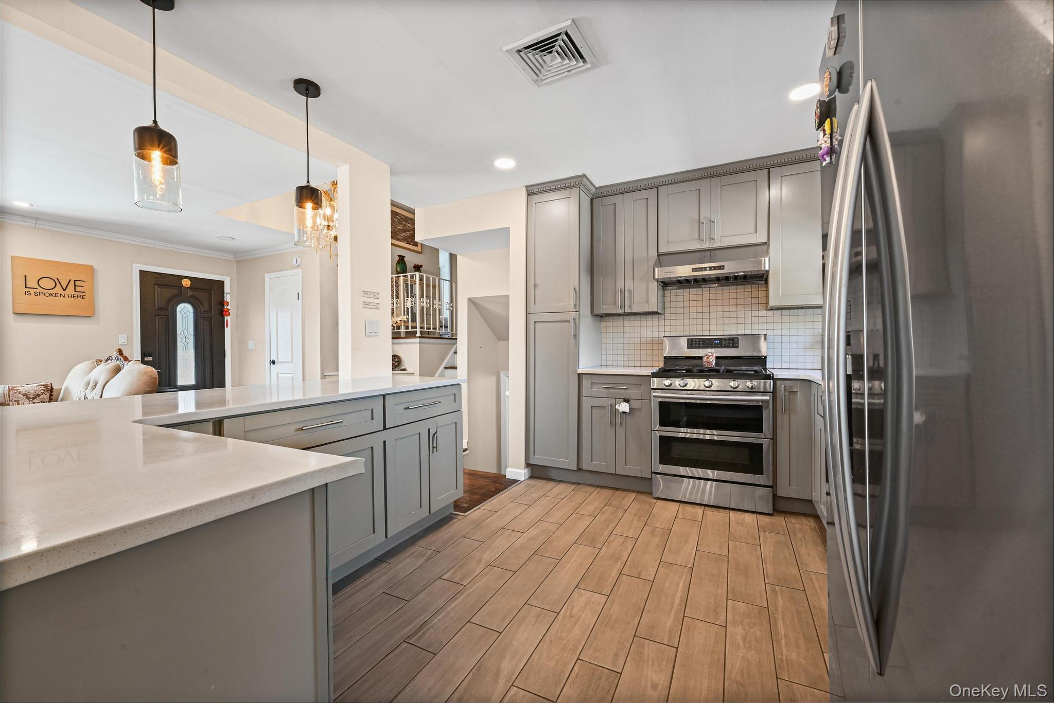 4 Birchwood Park Drive, Syosset, NY 11791