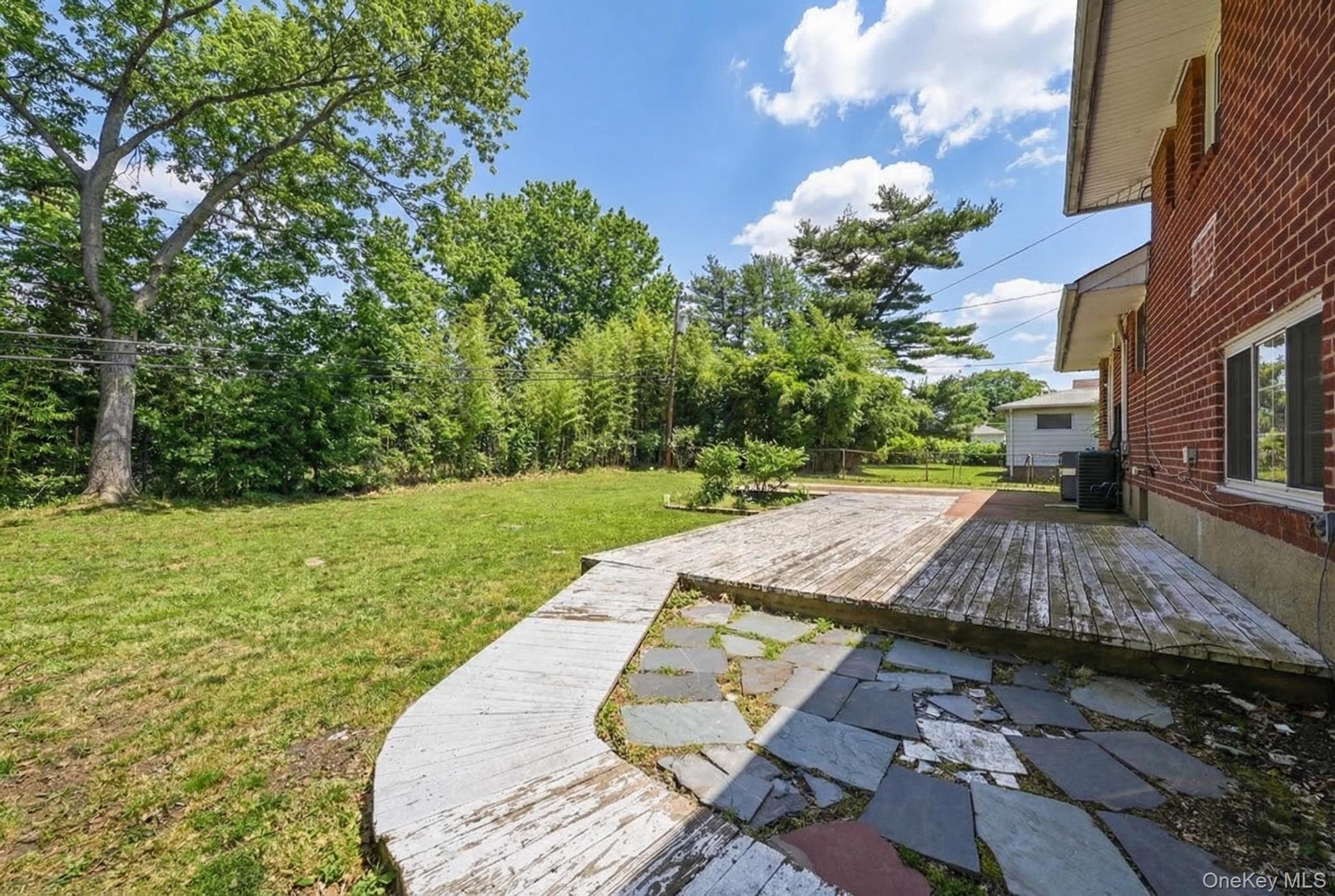 4 Birchwood Park Drive, Syosset, NY 11791