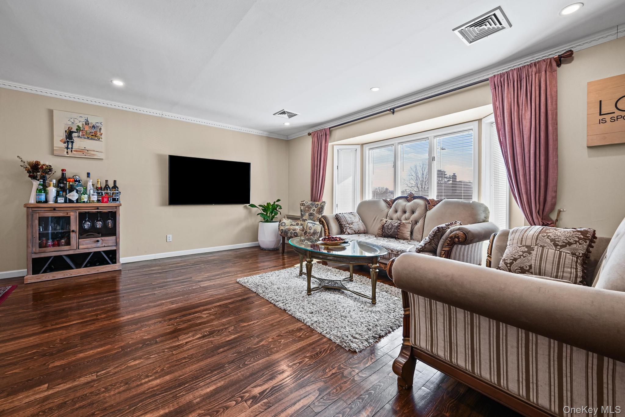 4 Birchwood Park Drive, Syosset, NY 11791