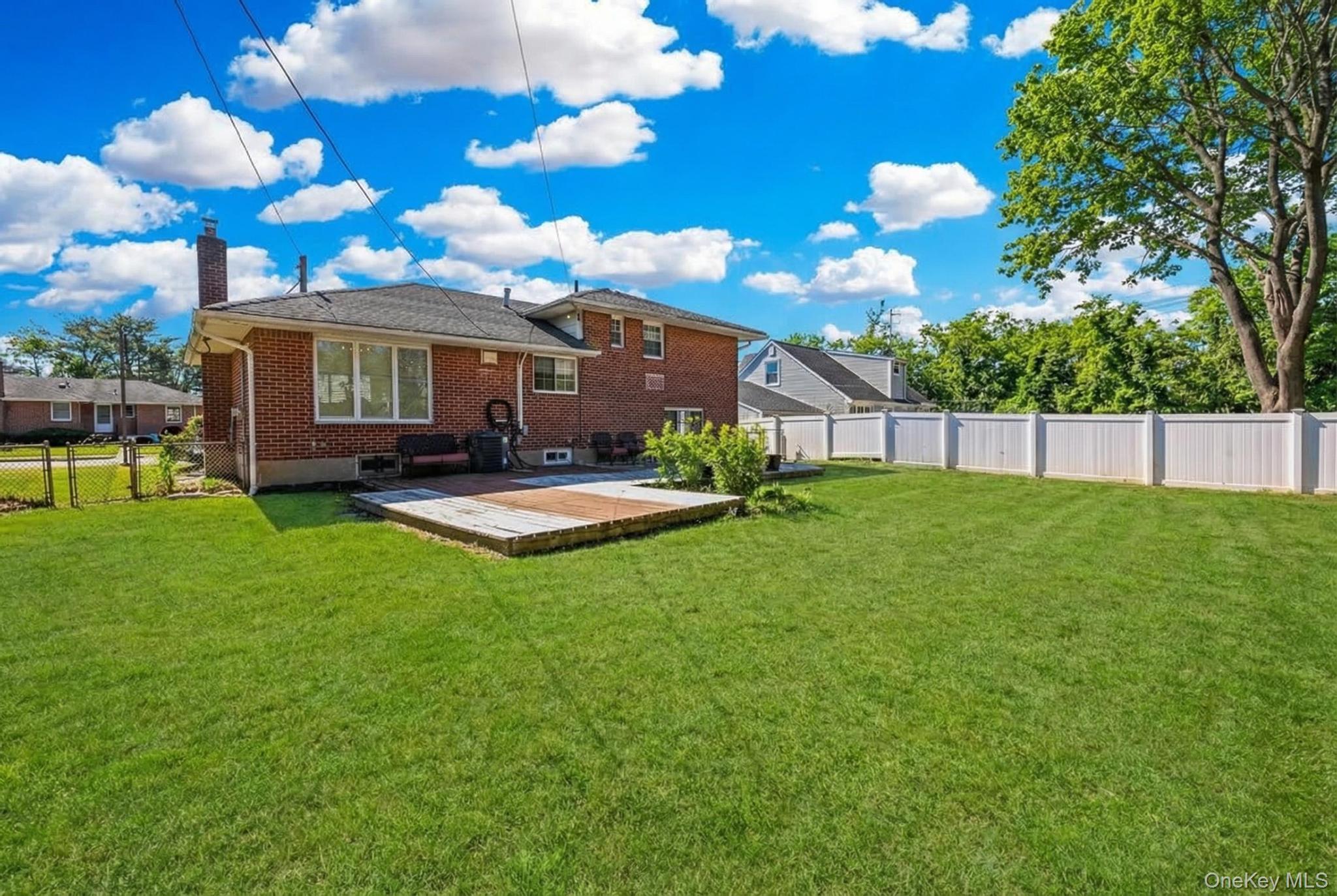 4 Birchwood Park Drive, Syosset, NY 11791